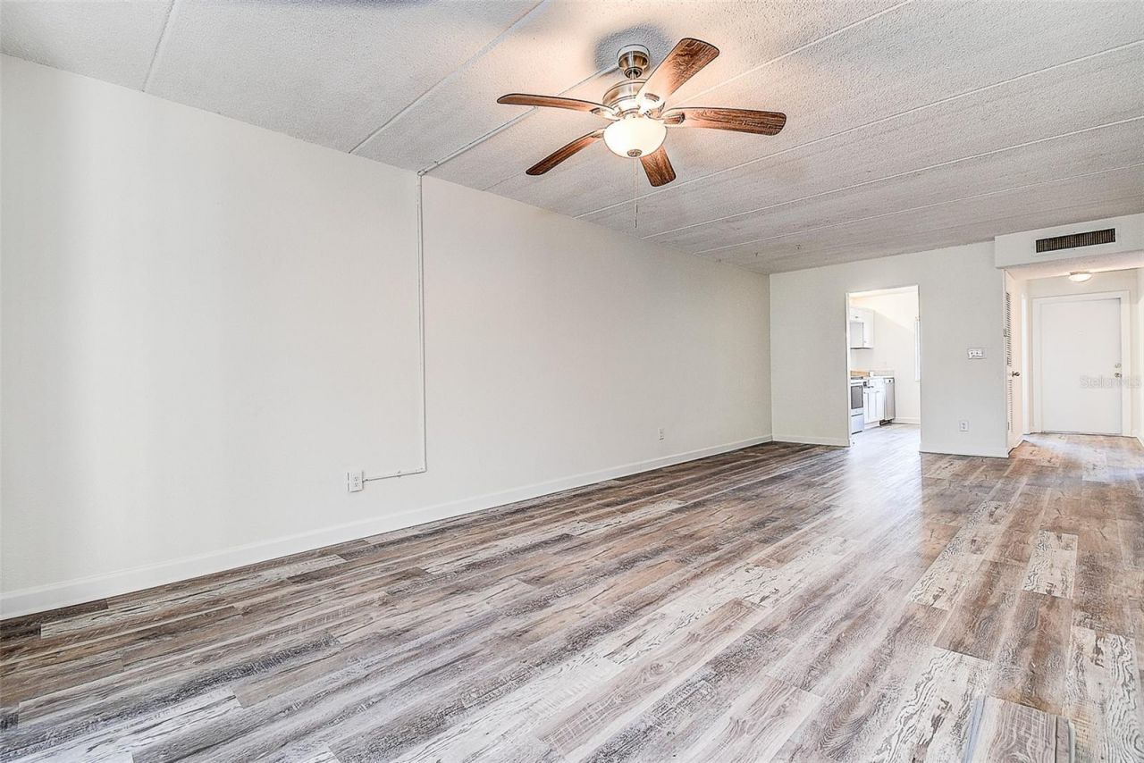 4435 1st Street Ne, Unit 111, Saint Petersburg, FL 33703 Photo