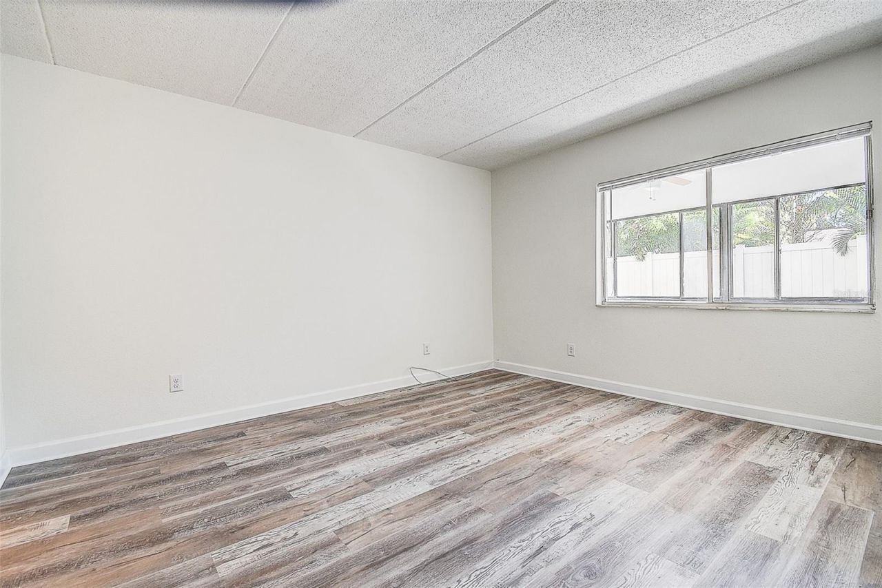 4435 1st Street Ne, Unit 111, Saint Petersburg, FL 33703 Photo