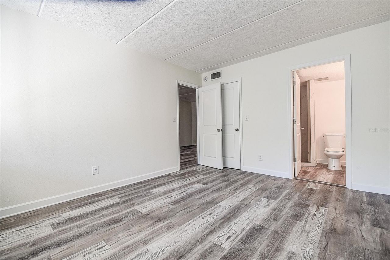 4435 1st Street Ne, Unit 111, Saint Petersburg, FL 33703 Photo