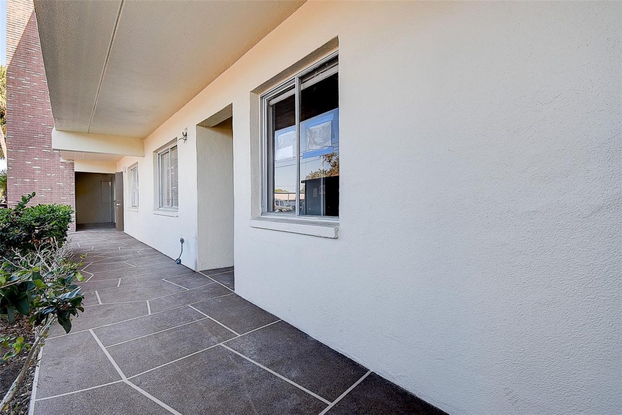 4435 1st Street Ne, Unit 111, Saint Petersburg, FL 33703 Photo