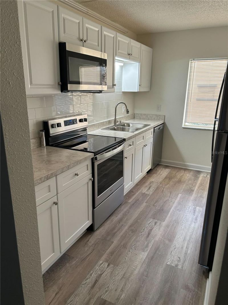 4435 1st Street Ne, Unit 111, Saint Petersburg, FL 33703 Photo