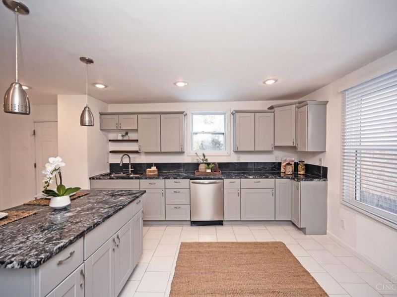 3370 Woodford Road, Cincinnati, OH 45213 Photo 10