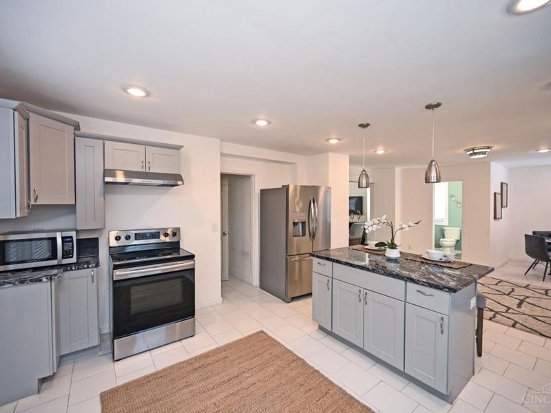 3370 Woodford Road, Cincinnati, OH 45213 Photo 12