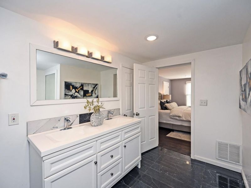 3370 Woodford Road, Cincinnati, OH 45213 Photo 23