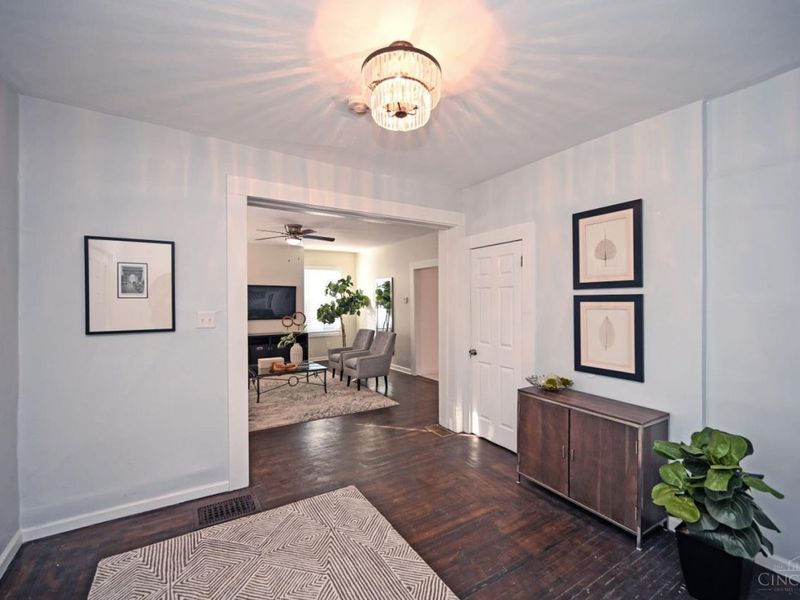 3370 Woodford Road, Cincinnati, OH 45213 Photo 4