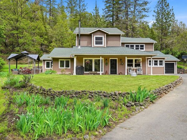 18781 E Evans Creek Road, Rogue River, OR 97537