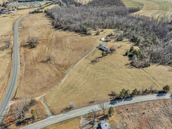 4015 White House RD, Moneta, VA 24121