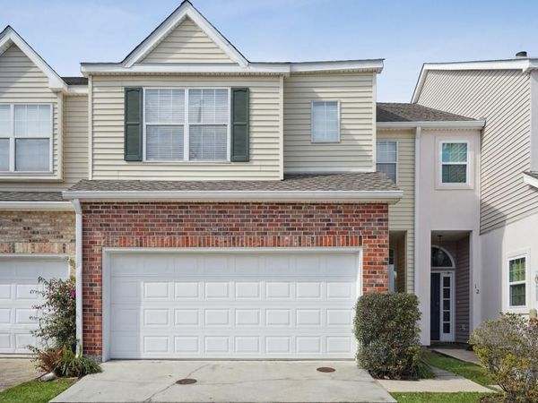 10 E NOUVEAU Lane, Metairie, LA 70003