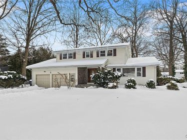 303 Victoria Park Dr, Liverpool, NY 13088