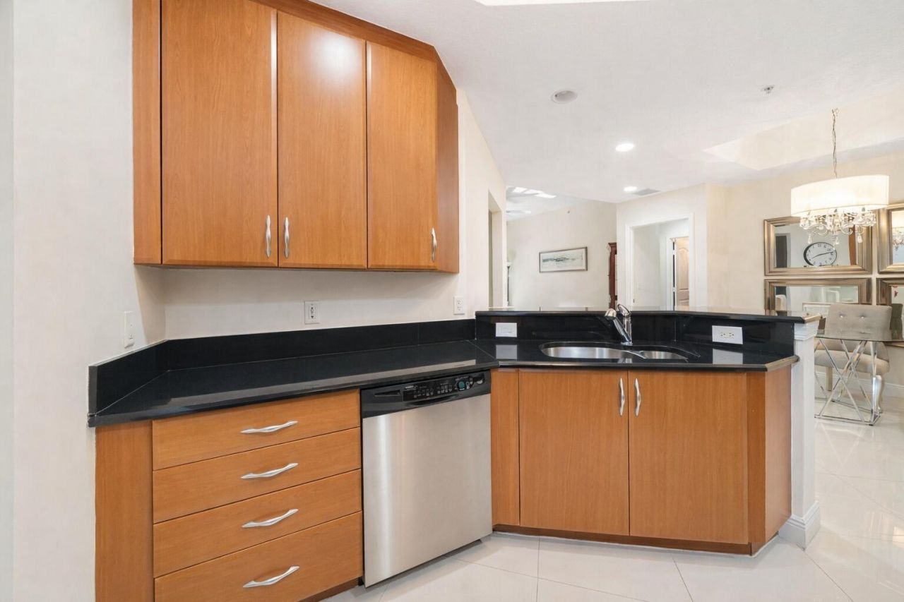 701 S Olive Avenue, Unit 707, West Palm Beach, FL 33401 Photo