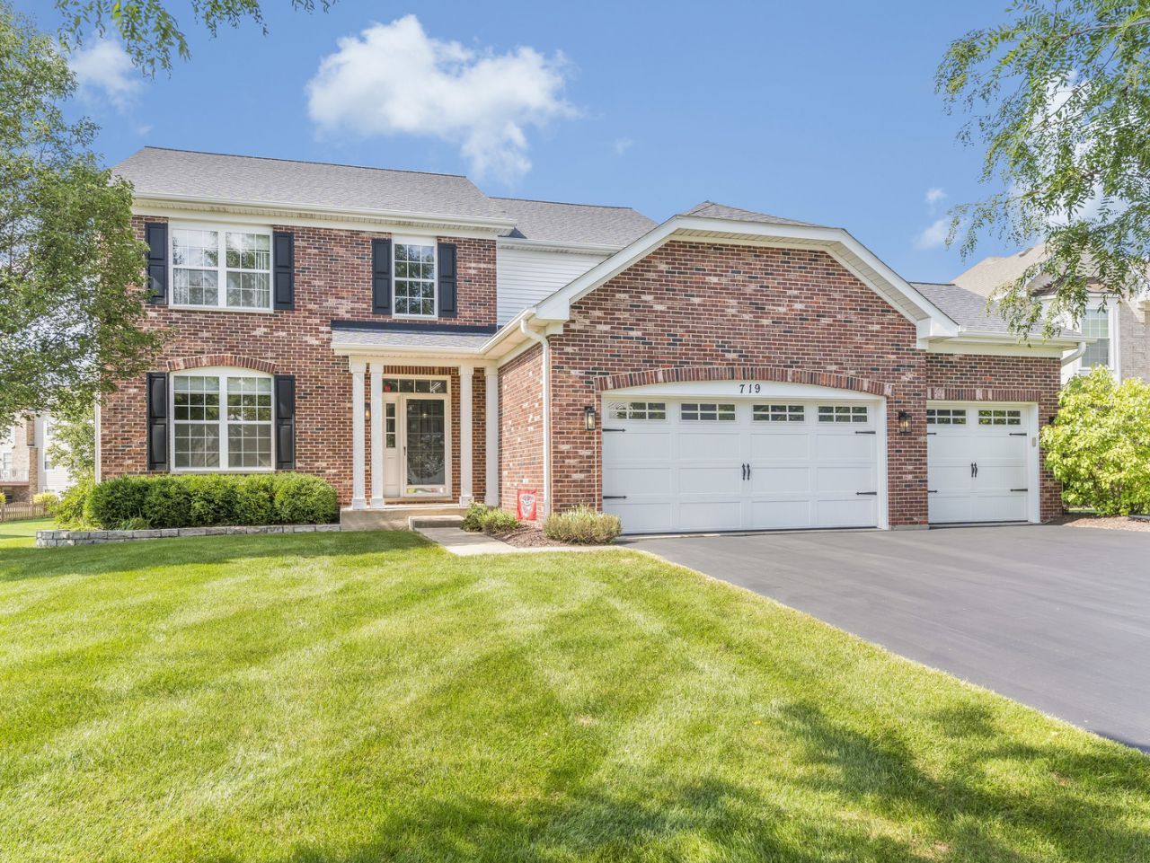 719 Eagle Brook Lane, Naperville, IL 60565