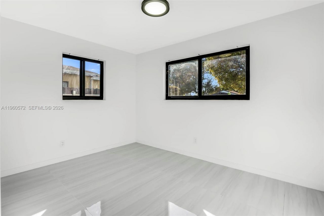 528 NW 3rd Ct, Hallandale Beach, FL 33009 Photo