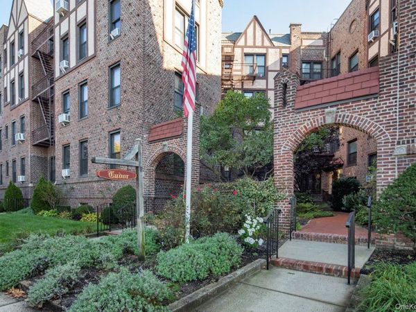 12 Hempstead Avenue, Unit 1K, Rockville Centre, NY 11570