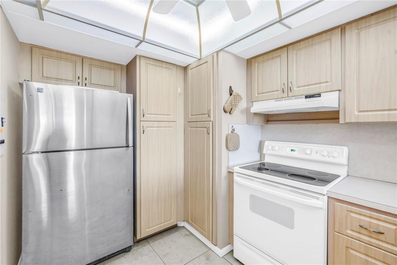 6104 Palma Del Mar Boulevard S, Unit 305, Saint Petersburg, FL 33715 Photo