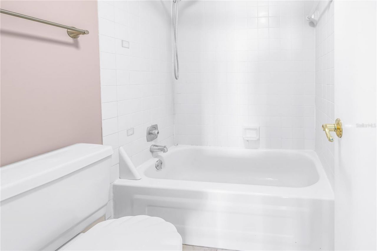 6104 Palma Del Mar Boulevard S, Unit 305, Saint Petersburg, FL 33715 Photo