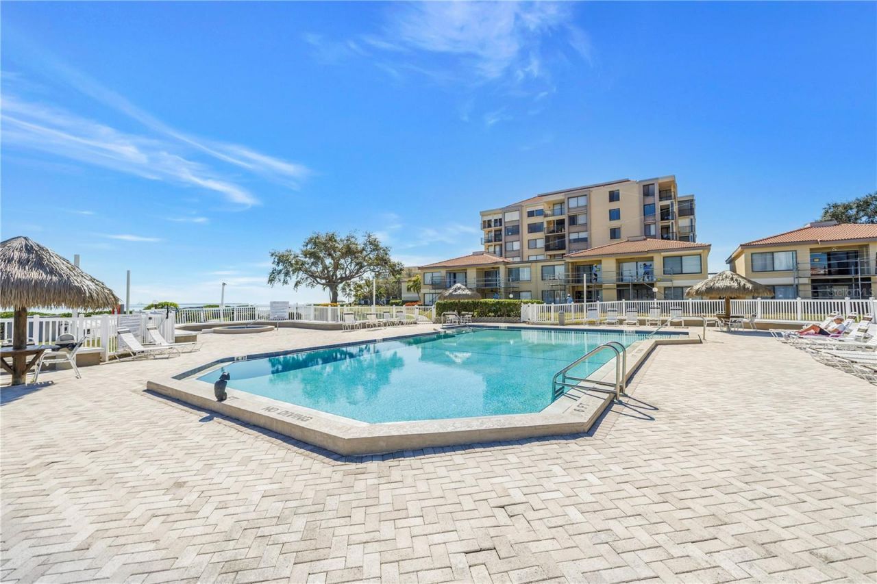 6104 Palma Del Mar Boulevard S, Unit 305, Saint Petersburg, FL 33715 Photo