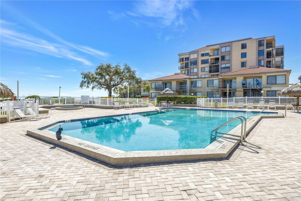 6104 Palma Del Mar Boulevard S, Unit 305, Saint Petersburg, FL 33715 Photo
