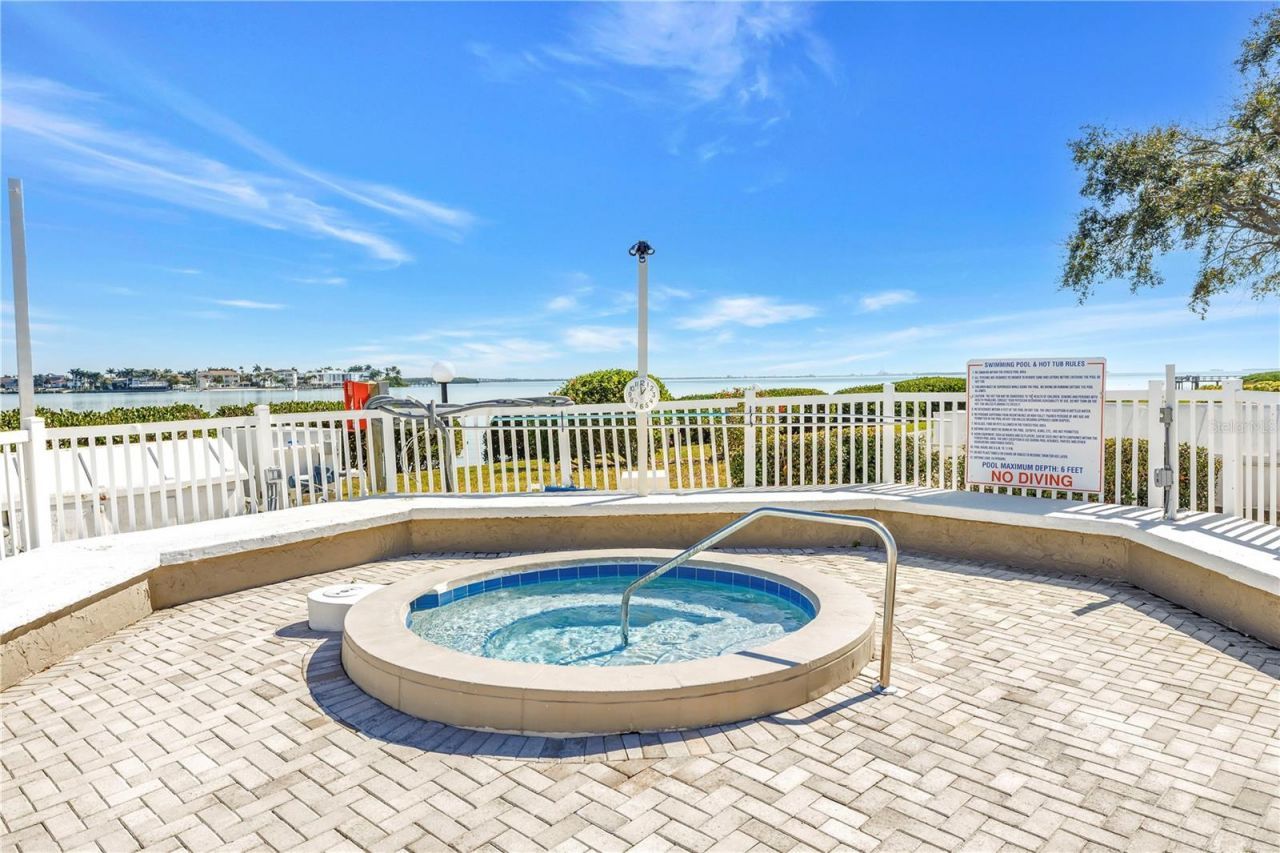 6104 Palma Del Mar Boulevard S, Unit 305, Saint Petersburg, FL 33715 Photo