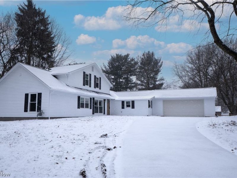 1038 Dell Circle NW, North Canton, OH 44720 Photo 1