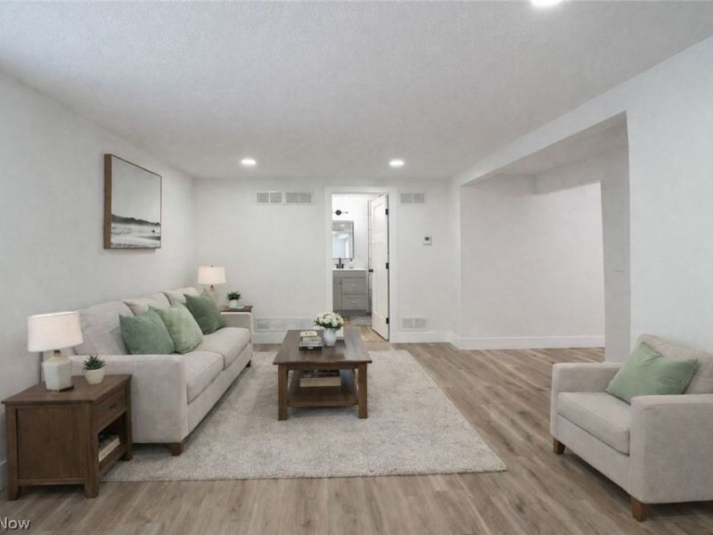 1038 Dell Circle NW, North Canton, OH 44720 Photo 3