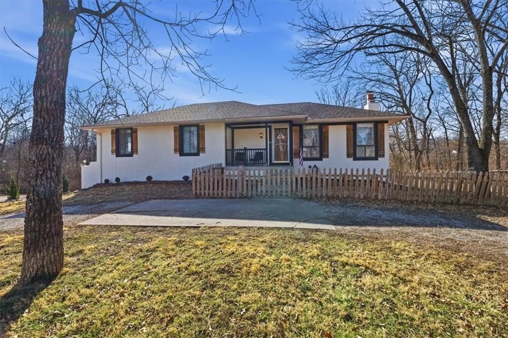 21800 S Martha Road, Peculiar, MO 64078 Main Photo