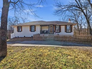 21800 S Martha Road, Peculiar, MO 64078