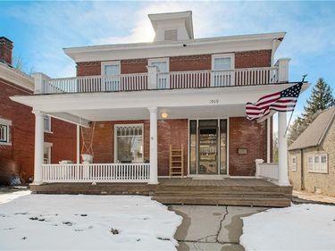 1909 South Street, Lexington, MO 64067