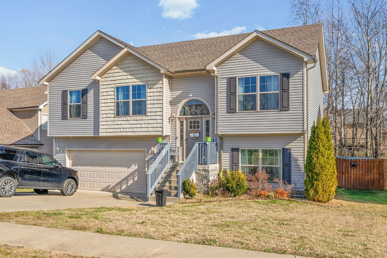 1376 Freedom Dr, Clarksville, TN 37042 Main Photo