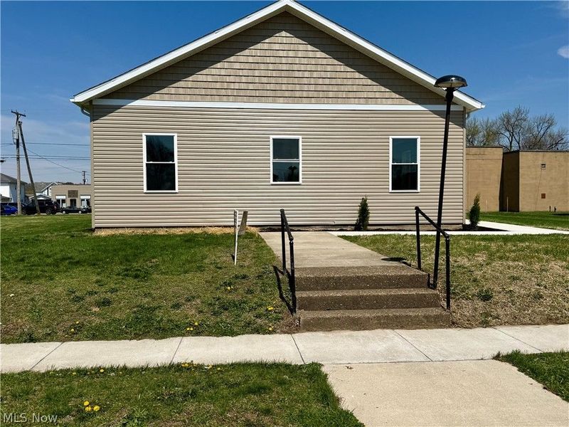 118 E Russell Avenue, West Lafayette, OH 43845 Photo 3