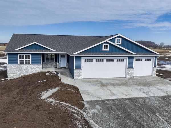 3752 WESTPOINT ROAD, Suamico, WI 54313