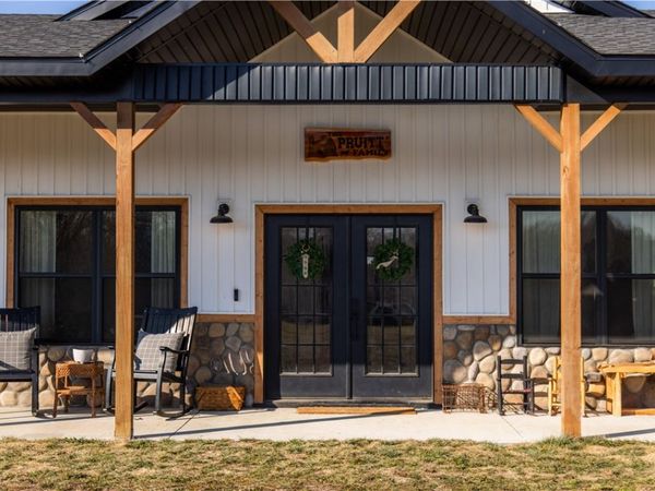 13945 Holloway Road, Gravette, AR 72739