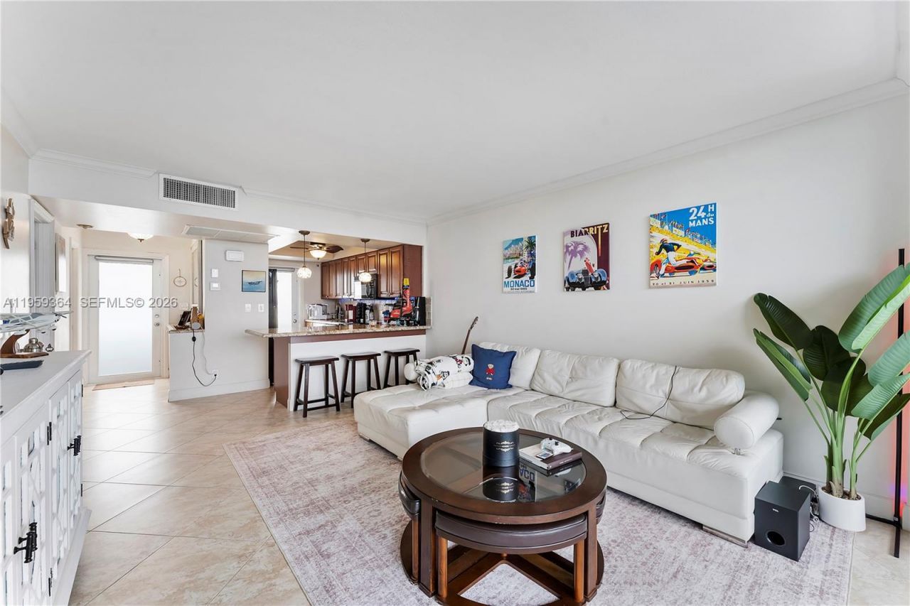 333 NE 21st Ave, Unit 608, Deerfield Beach, FL 33441 Photo