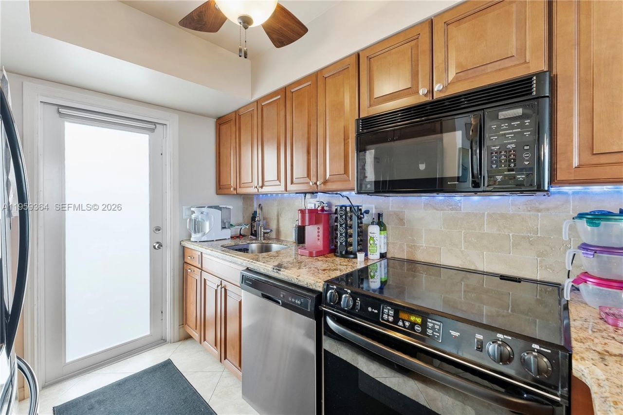 333 NE 21st Ave, Unit 608, Deerfield Beach, FL 33441 Photo