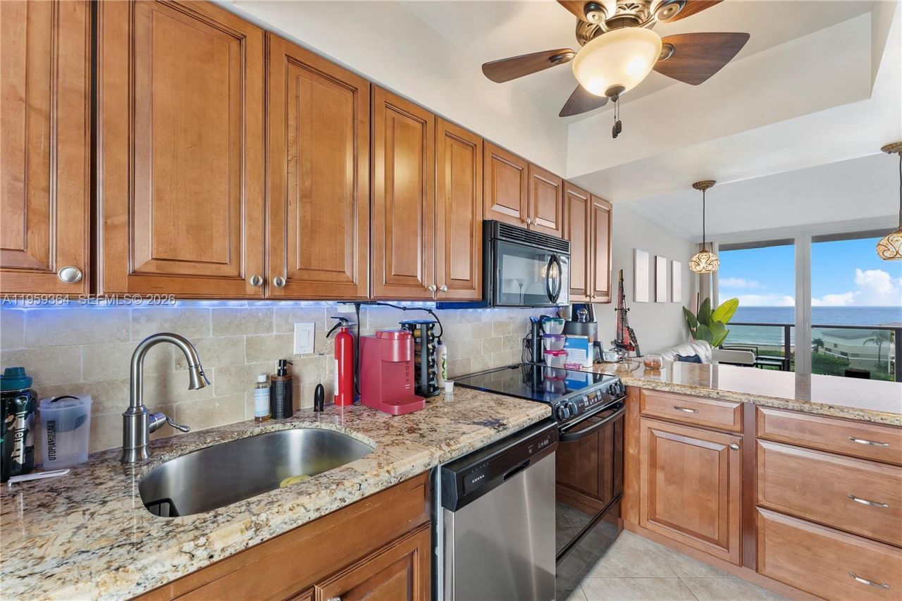 333 NE 21st Ave, Unit 608, Deerfield Beach, FL 33441 Photo