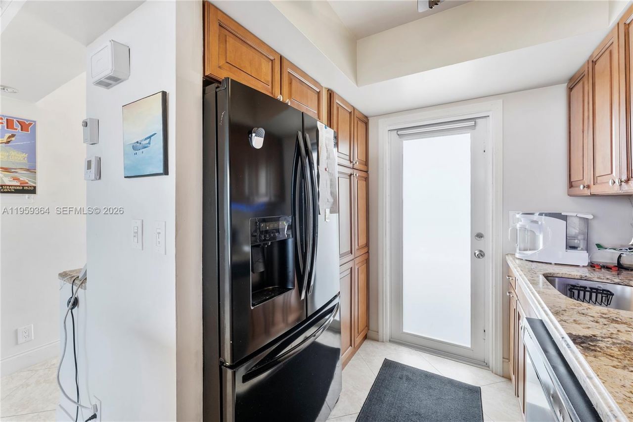 333 NE 21st Ave, Unit 608, Deerfield Beach, FL 33441 Photo