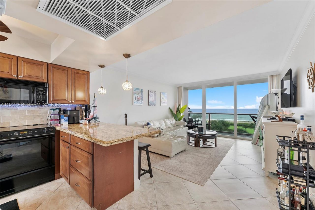 333 NE 21st Ave, Unit 608, Deerfield Beach, FL 33441 Photo