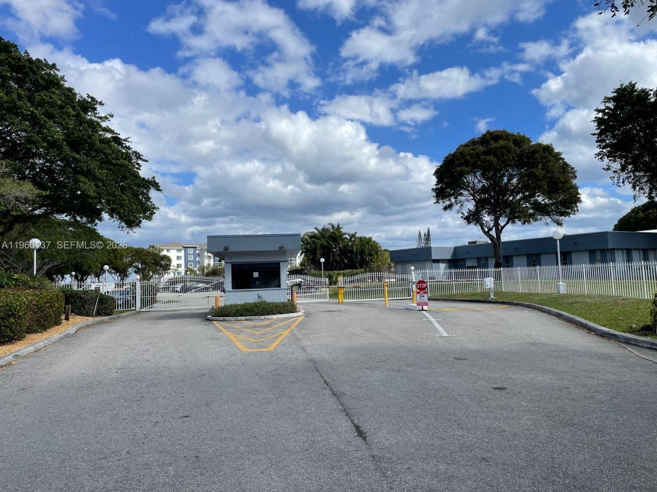 470 Executive Center Dr , Unit 1C, West Palm Beach, FL 33401 Photo