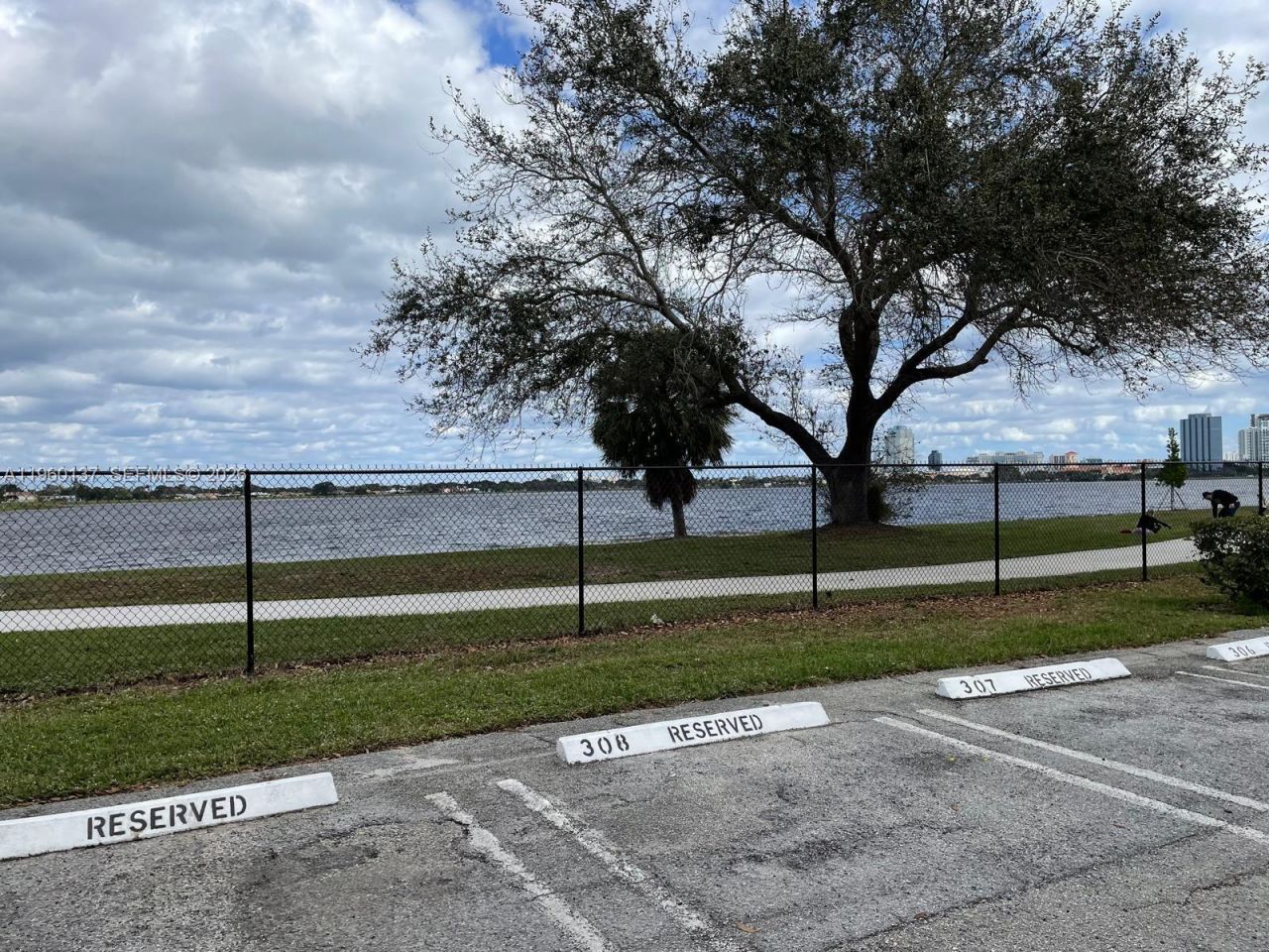 470 Executive Center Dr , Unit 1C, West Palm Beach, FL 33401 Photo