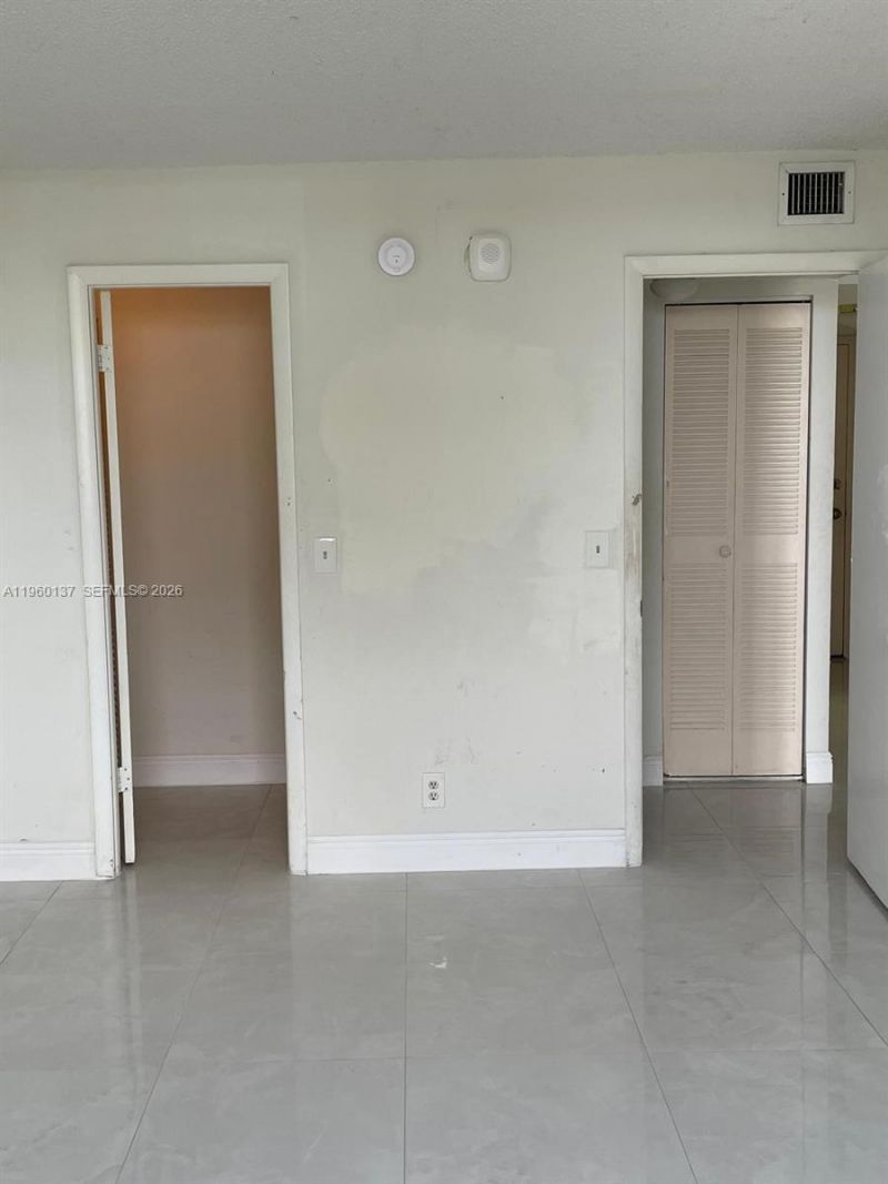 470 Executive Center Dr , Unit 1C, West Palm Beach, FL 33401 Photo