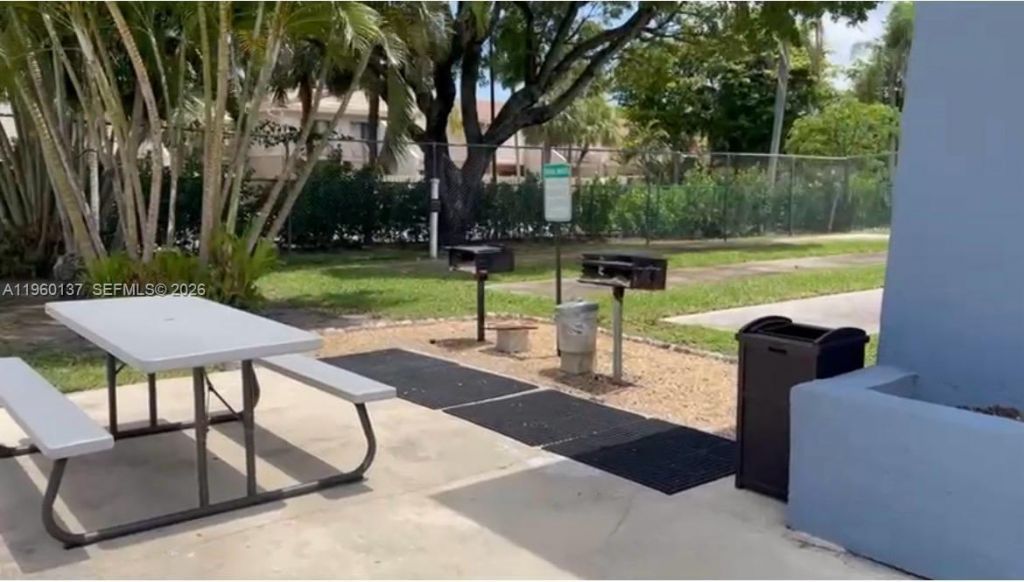 470 Executive Center Dr , Unit 1C, West Palm Beach, FL 33401 Photo