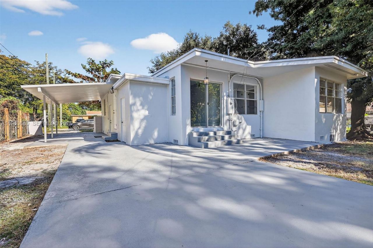 870 NE 144th St, North Miami, FL 33161 Photo