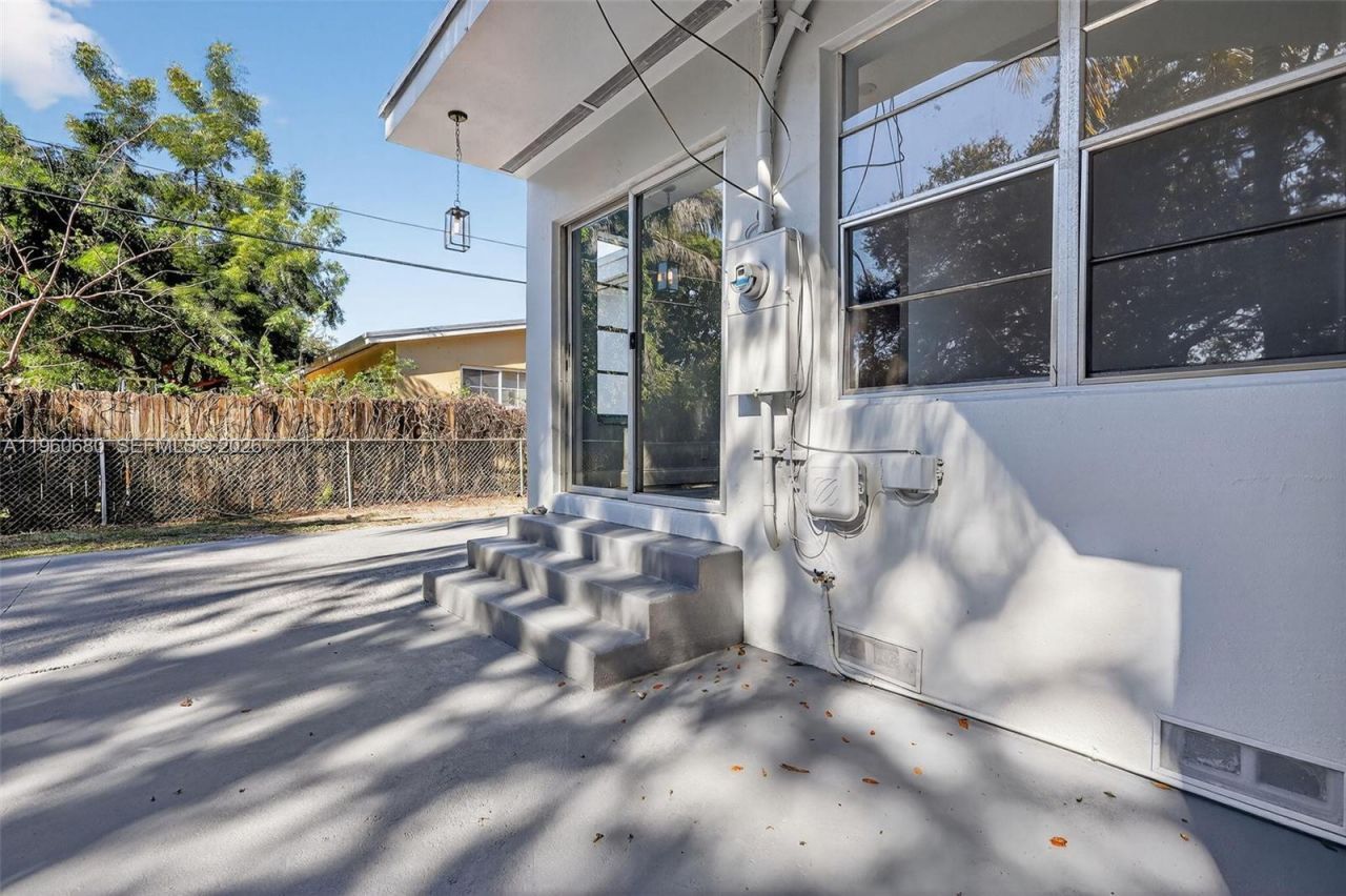 870 NE 144th St, North Miami, FL 33161 Photo