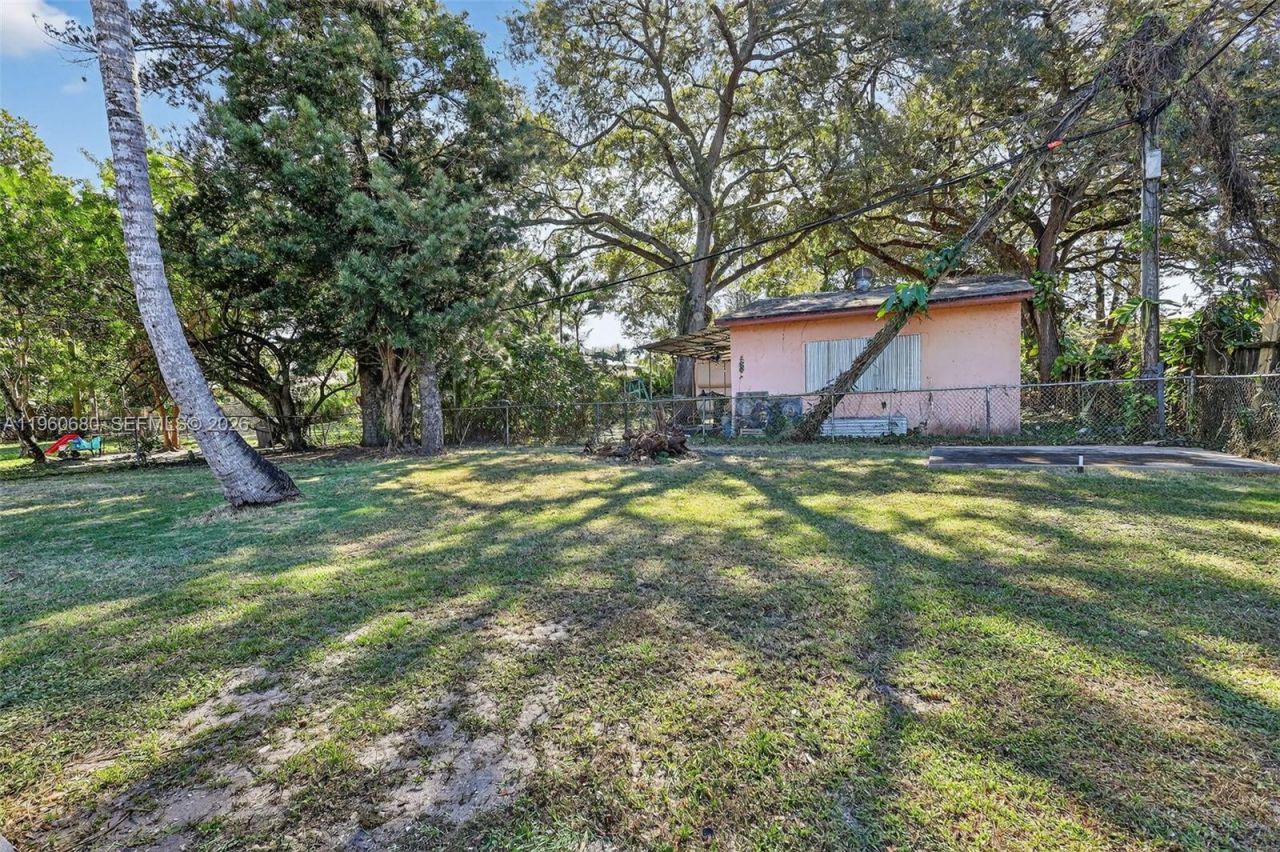 870 NE 144th St, North Miami, FL 33161 Photo