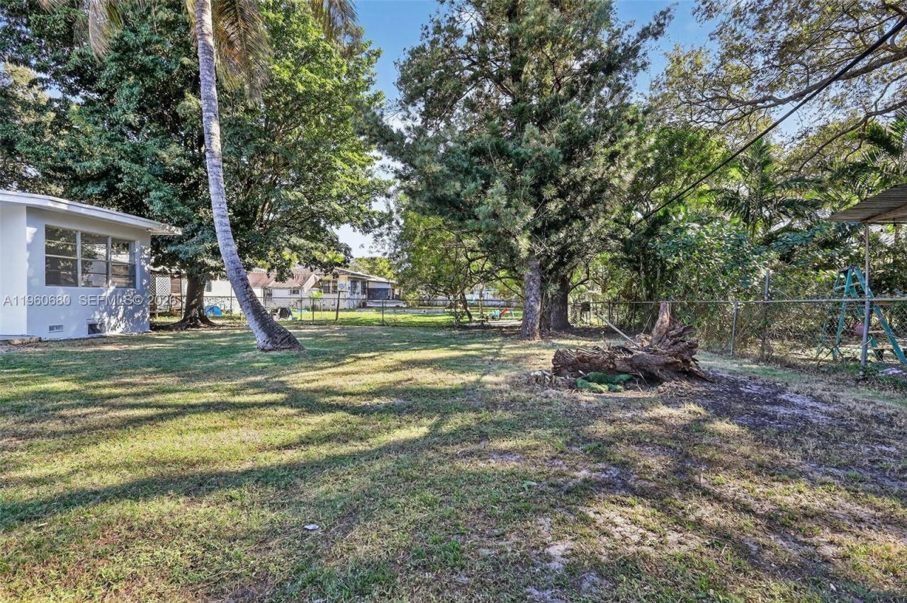 870 NE 144th St, North Miami, FL 33161 Photo