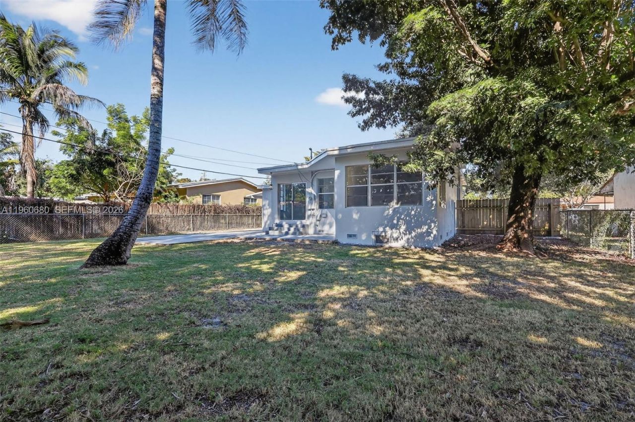 870 NE 144th St, North Miami, FL 33161 Photo