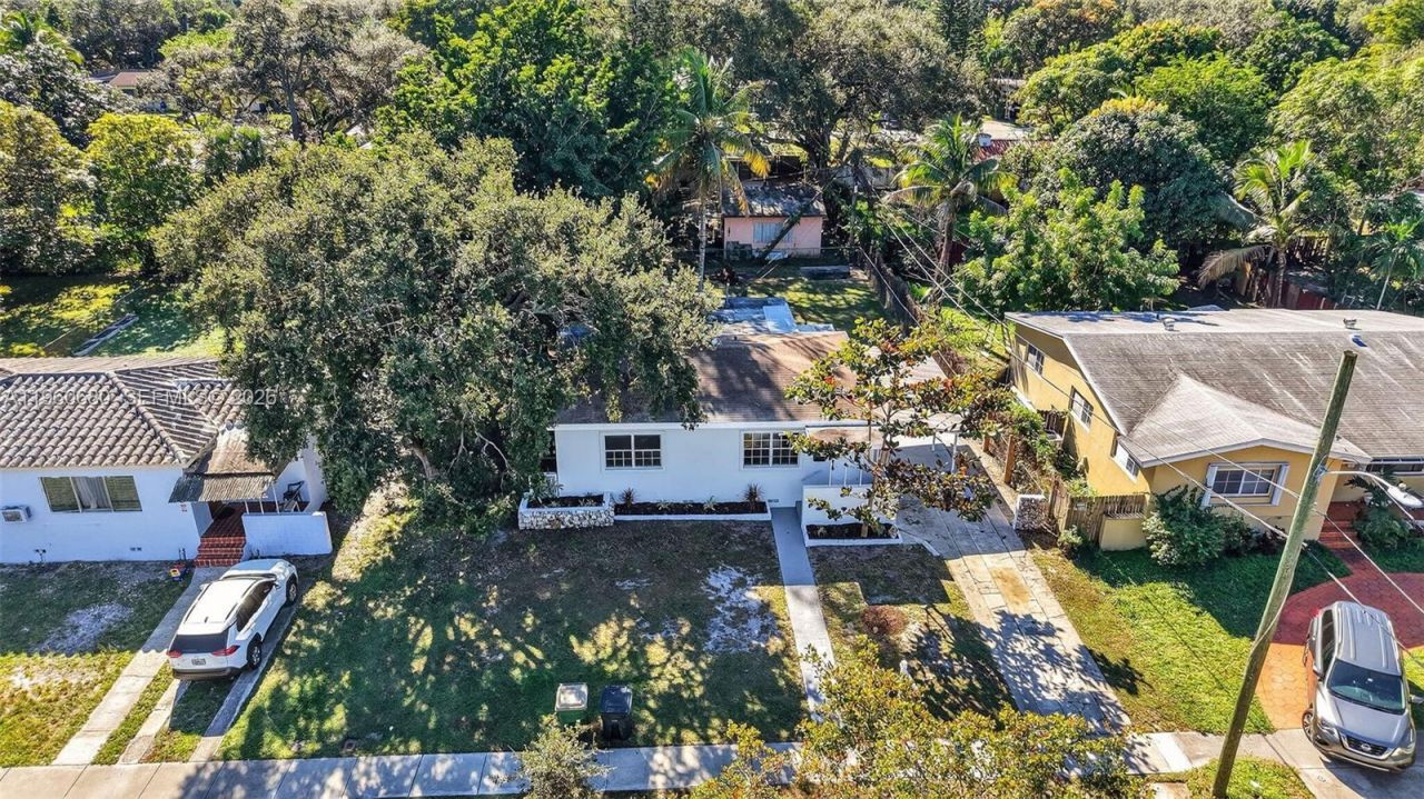 870 NE 144th St, North Miami, FL 33161 Photo