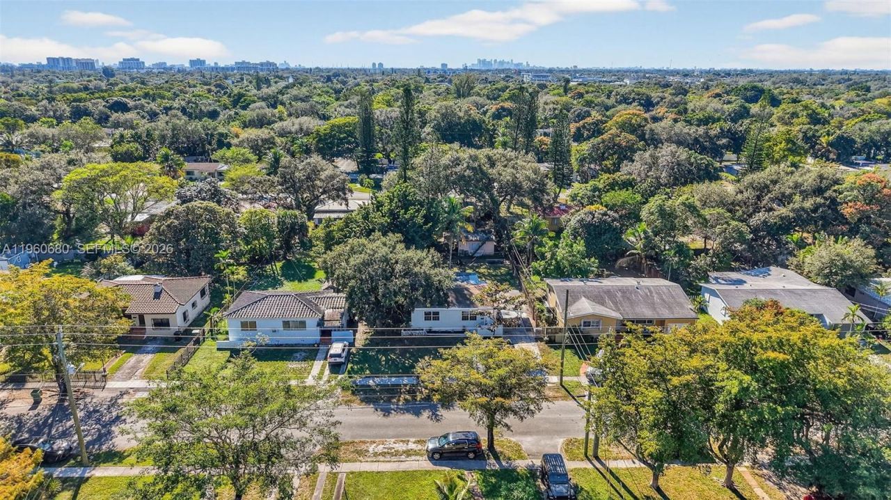 870 NE 144th St, North Miami, FL 33161 Photo