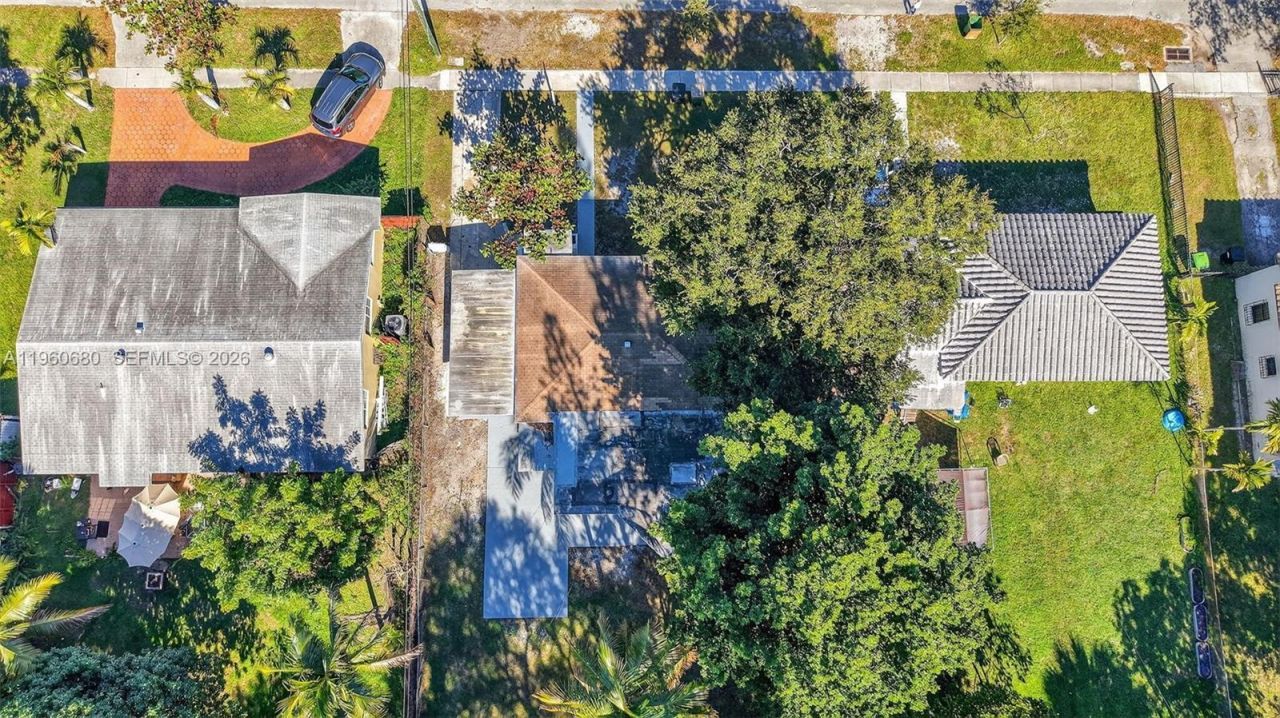 870 NE 144th St, North Miami, FL 33161 Photo