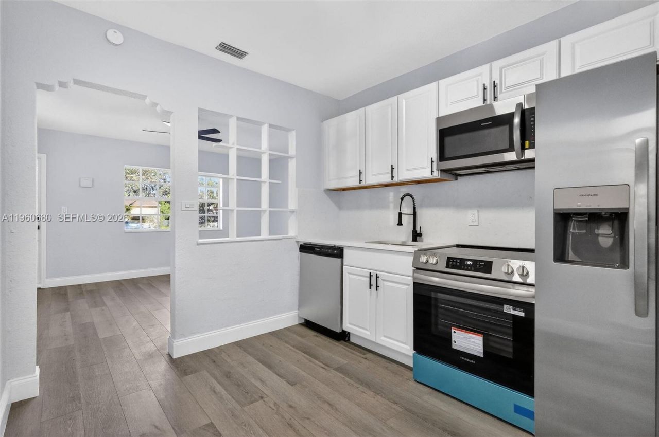 870 NE 144th St, North Miami, FL 33161 Photo