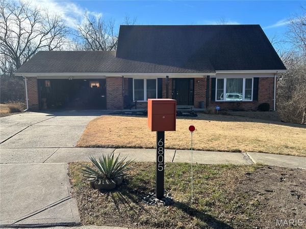 6805 Trois Court, Florissant, MO 63033